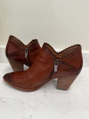 Frye Leather Scallop Trim Shooties Ankle Boots - Reed - Carmel Brown - 6 M